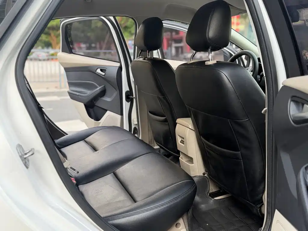 Ford Focus — миниатюра 8