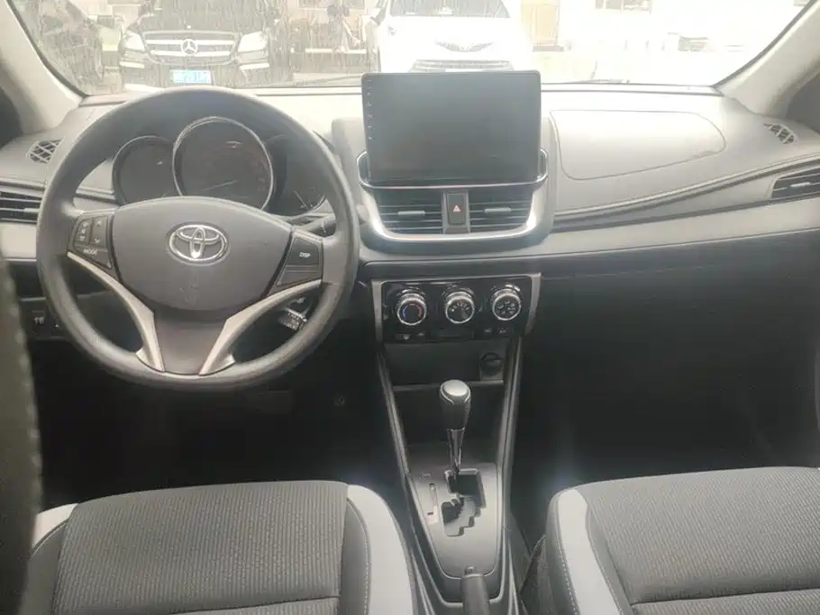 Toyota Yaris L — миниатюра 12