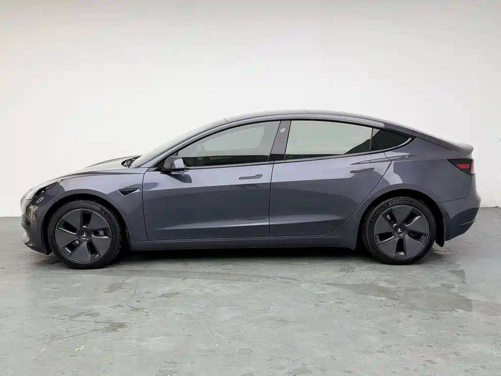 Tesla Model 3 — миниатюра 20