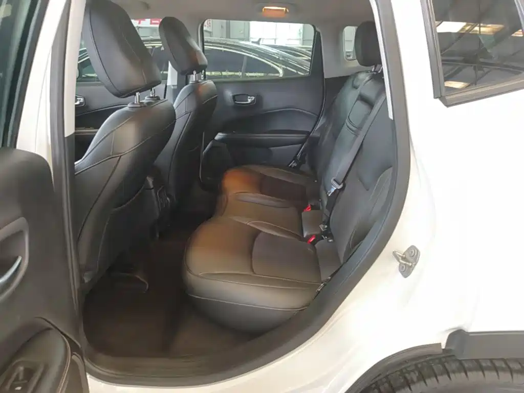Jeep Compass — миниатюра 17