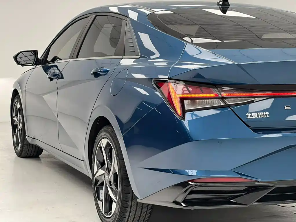 Hyundai Elantra — миниатюра 8