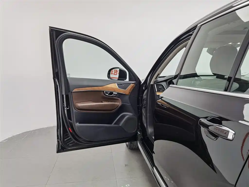 Volvo XC90 2020 T6 Luxury 7 мест