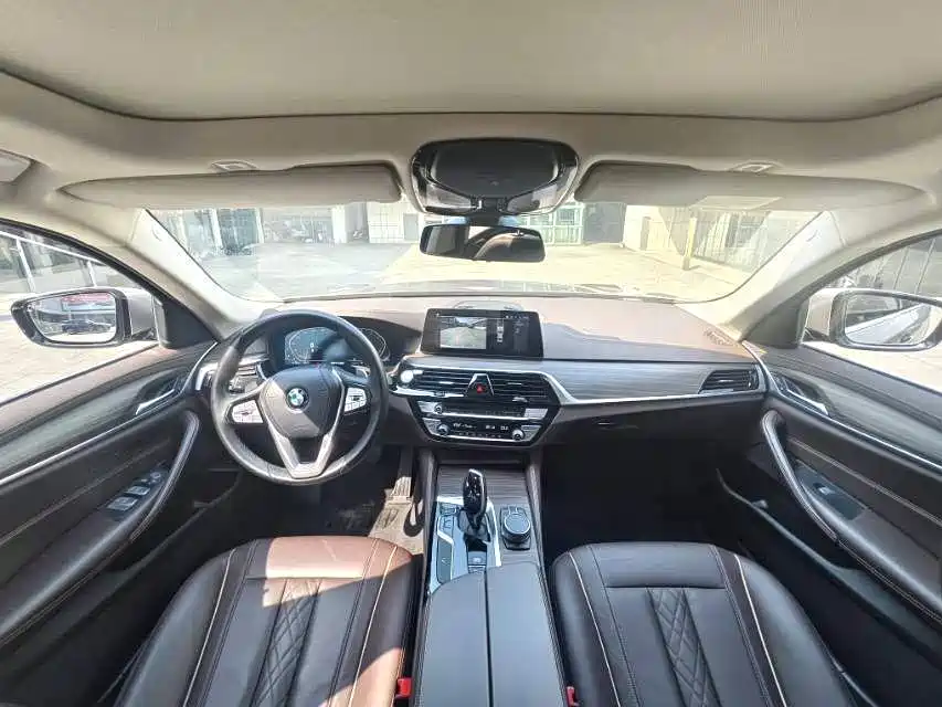BMW 5 Series — миниатюра 5