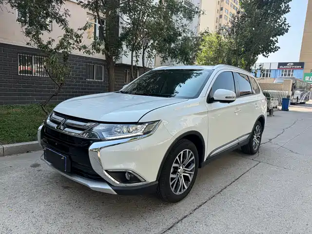 MITSUBISHI OUTLANDER 2018