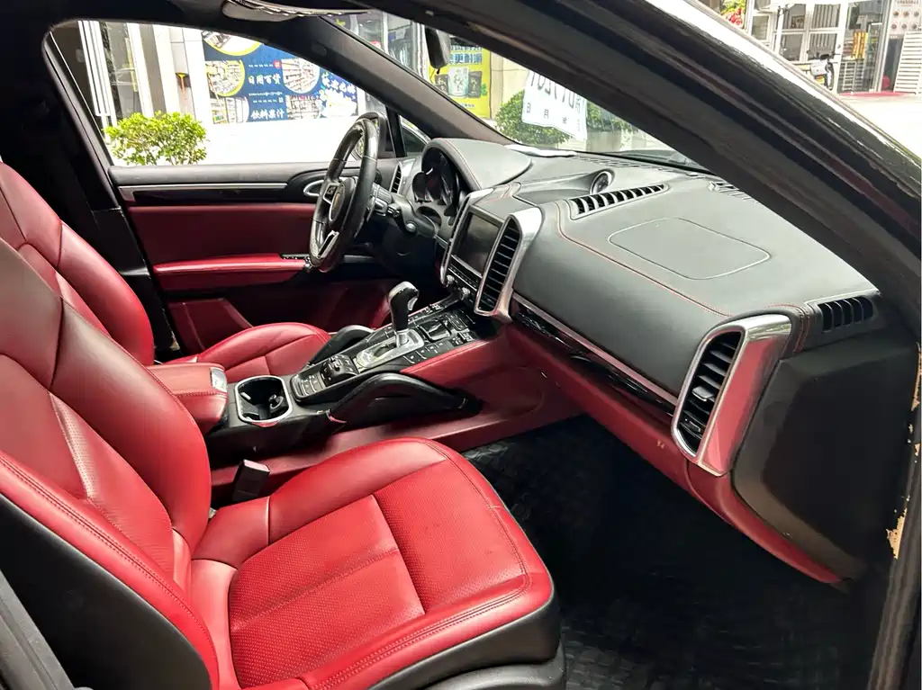 Porsche Cayenne — миниатюра 7