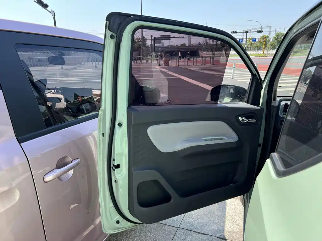 Wuling MINIEV — миниатюра 10