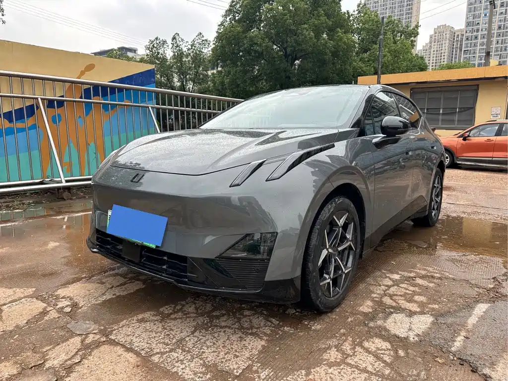 Lynk & Co Z20