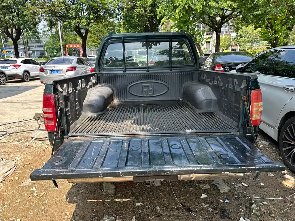 Isuzu Pickup — миниатюра 5