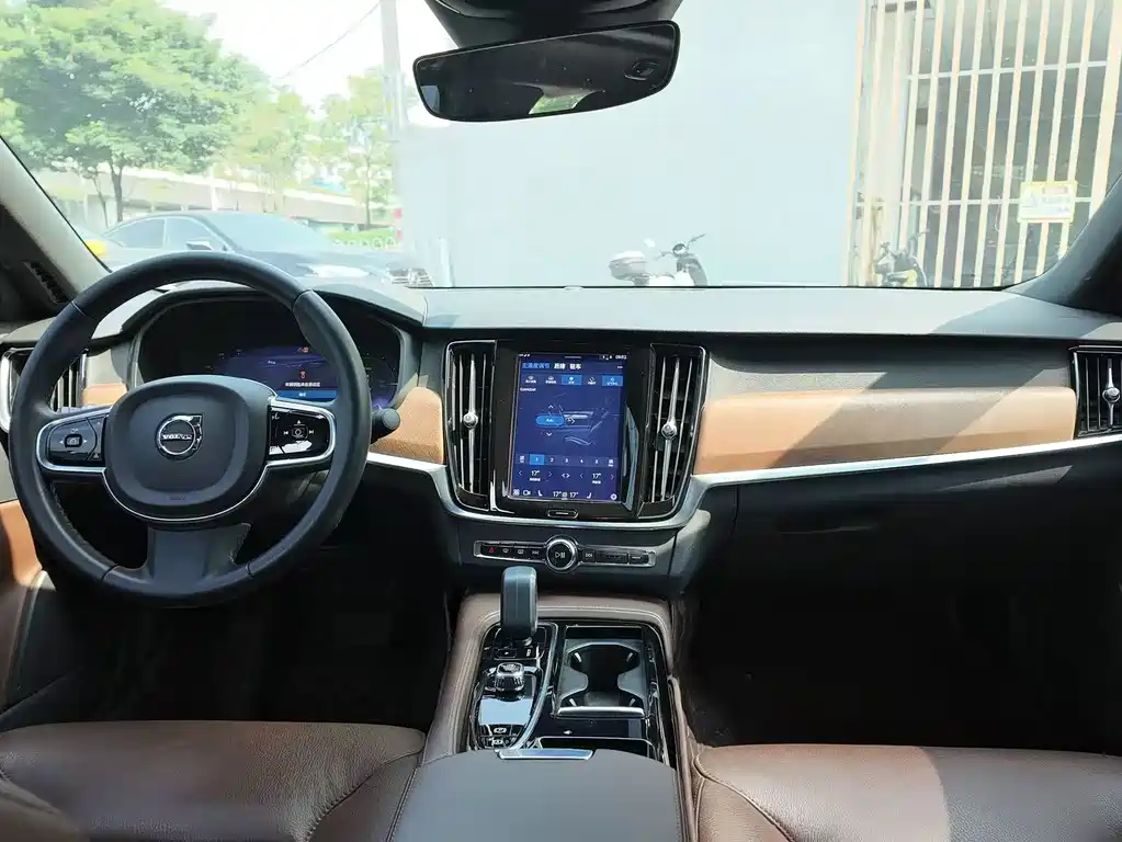 Volvo S90 PHEV — миниатюра 9