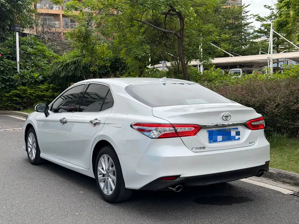 Toyota Camry — миниатюра 4