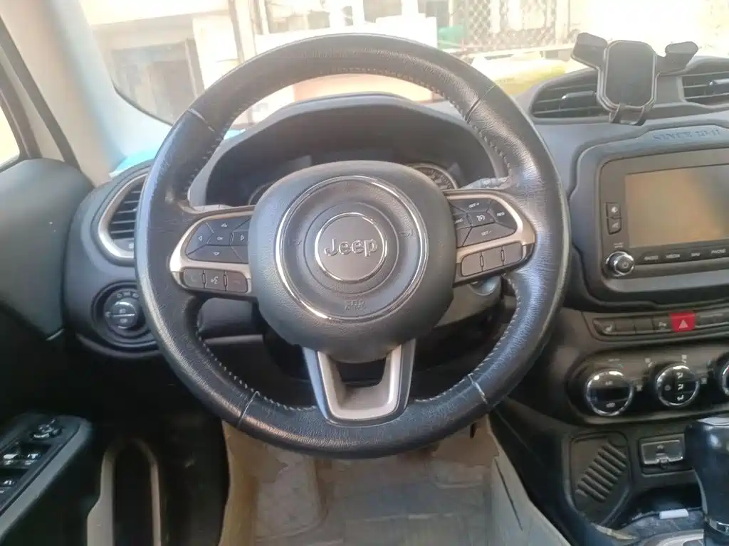 Jeep Renegade — миниатюра 6