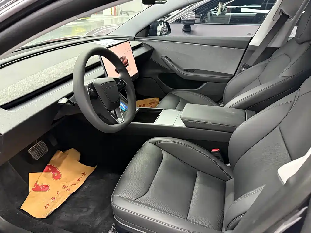 Tesla Model 3 — миниатюра 6