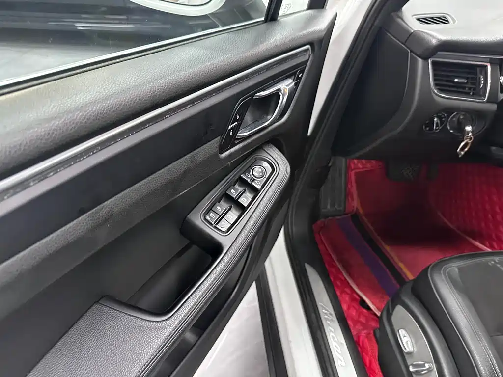 Porsche Macan — миниатюра 4