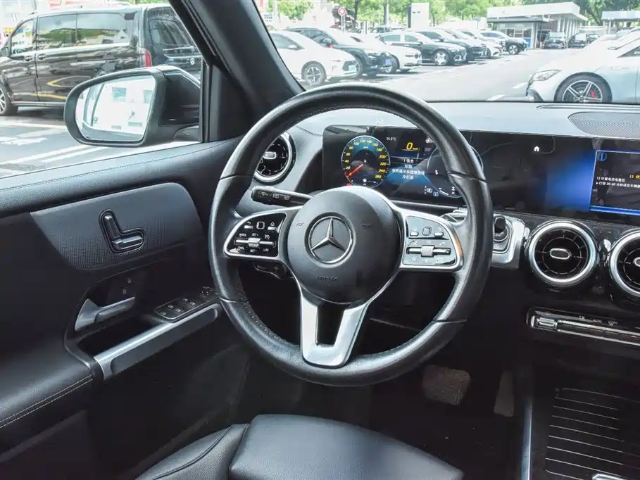 Mercedes-Benz GLB — миниатюра 20