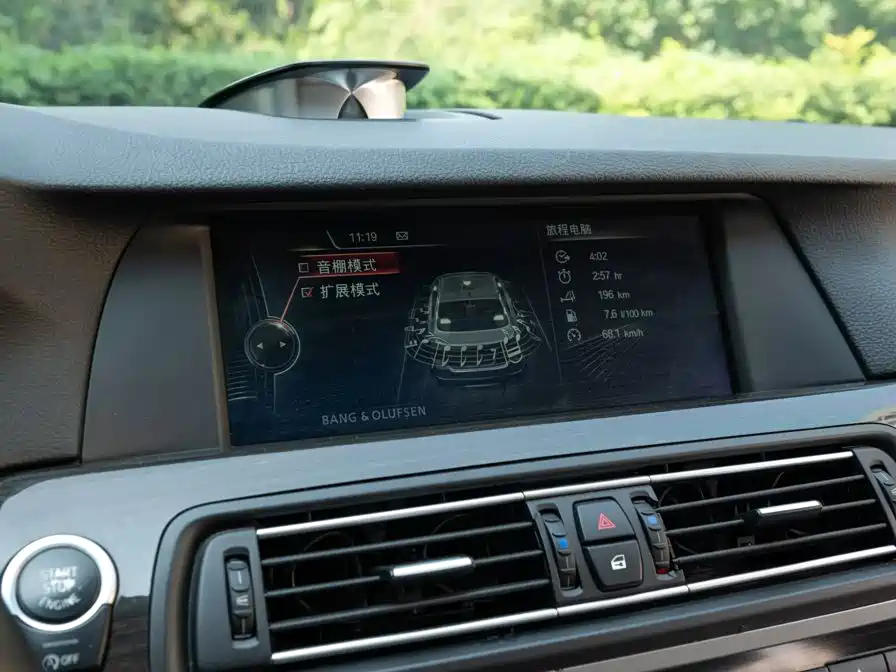 BMW 5 Series — миниатюра 13