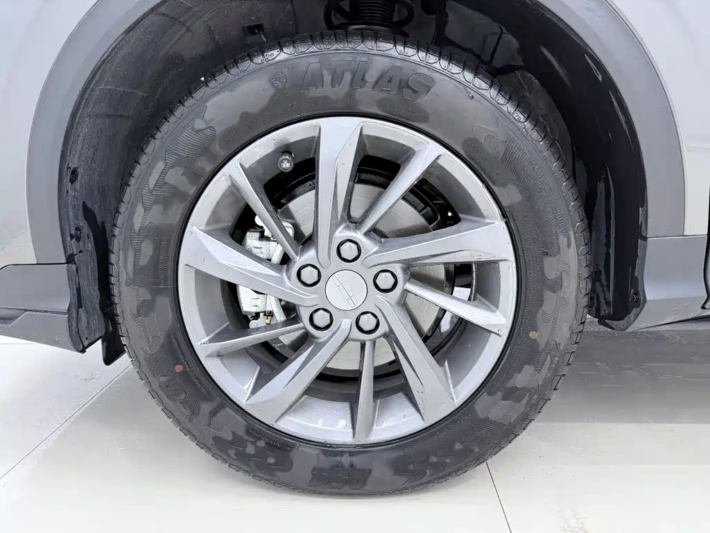 Geely Binyue — миниатюра 15