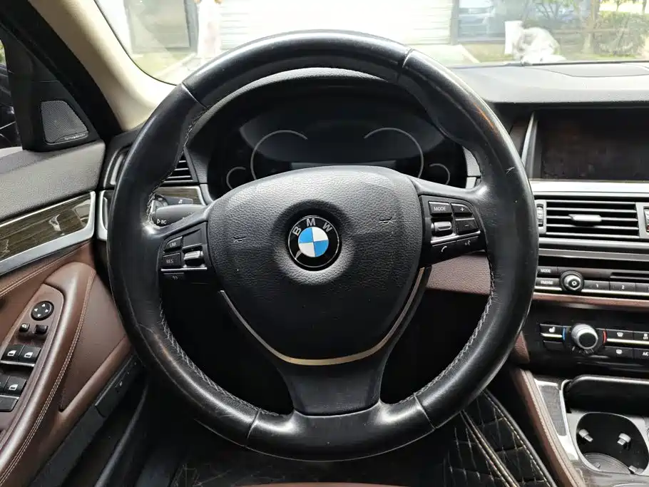 BMW 5 Series — миниатюра 15
