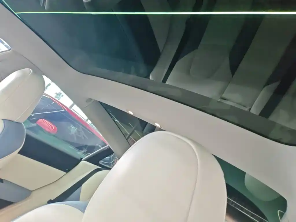 Tesla Model 3 — миниатюра 18