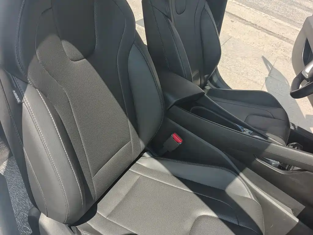 Hyundai Elantra — миниатюра 8