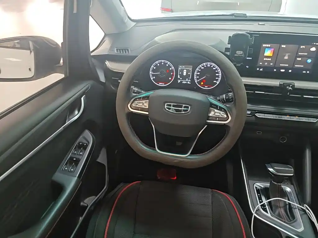 Geely Vision X3 — миниатюра 11