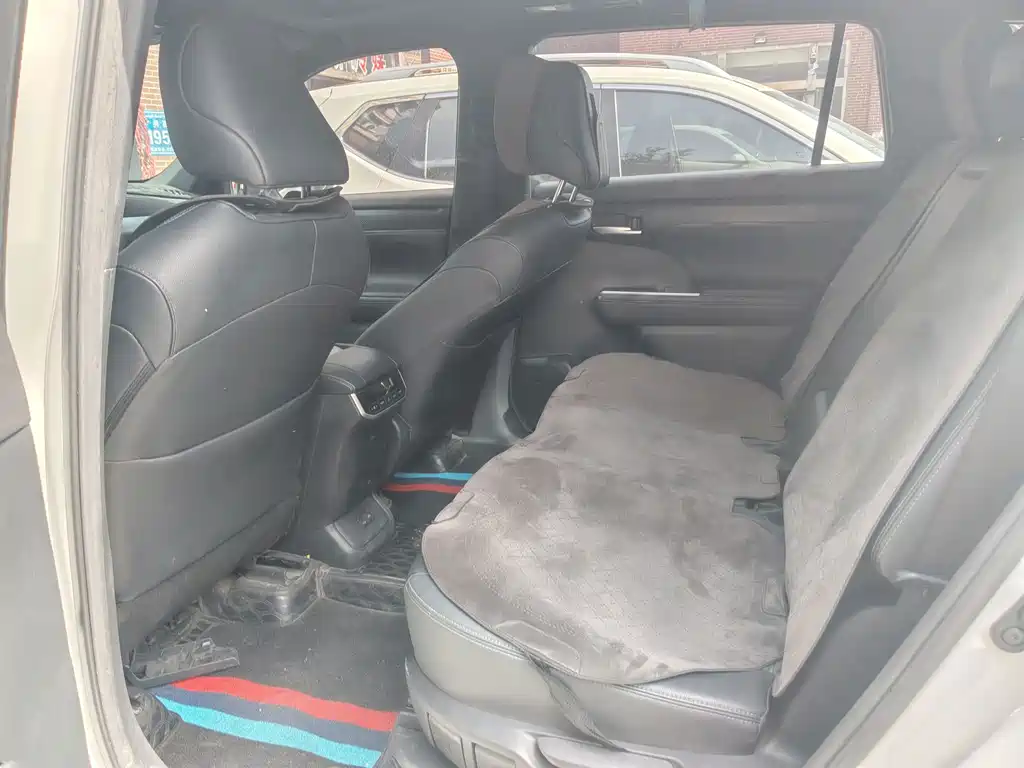 Toyota Crown Kluger — миниатюра 13