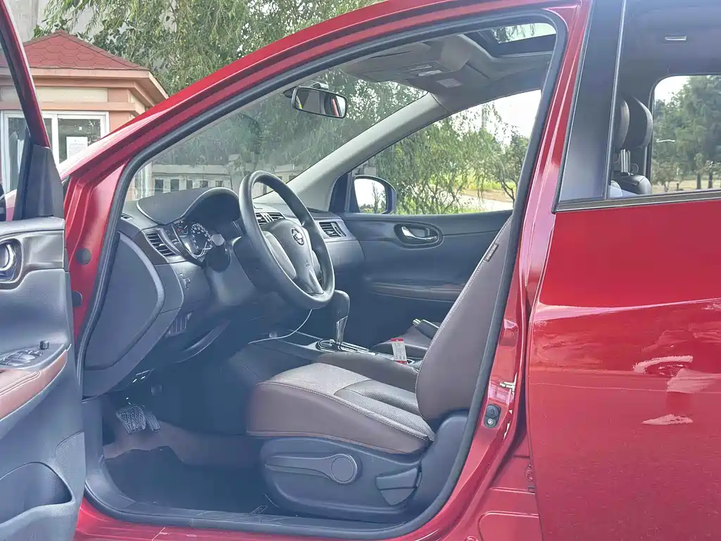 Nissan Tiida — миниатюра 14