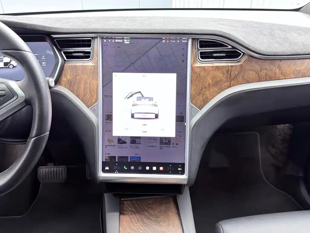 Tesla Model X — миниатюра 13