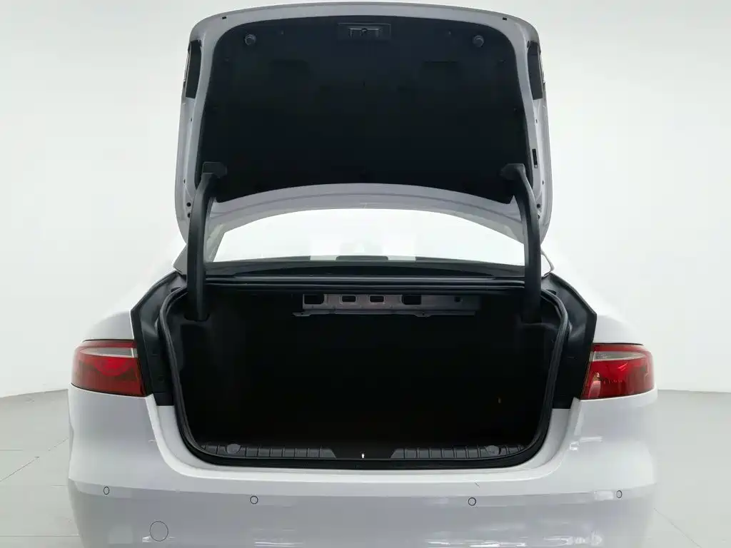 Jaguar XFL — миниатюра 16