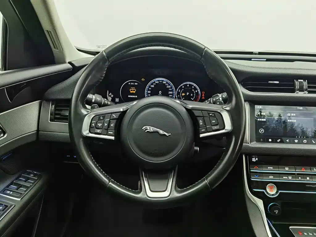 Jaguar XFL — миниатюра 11