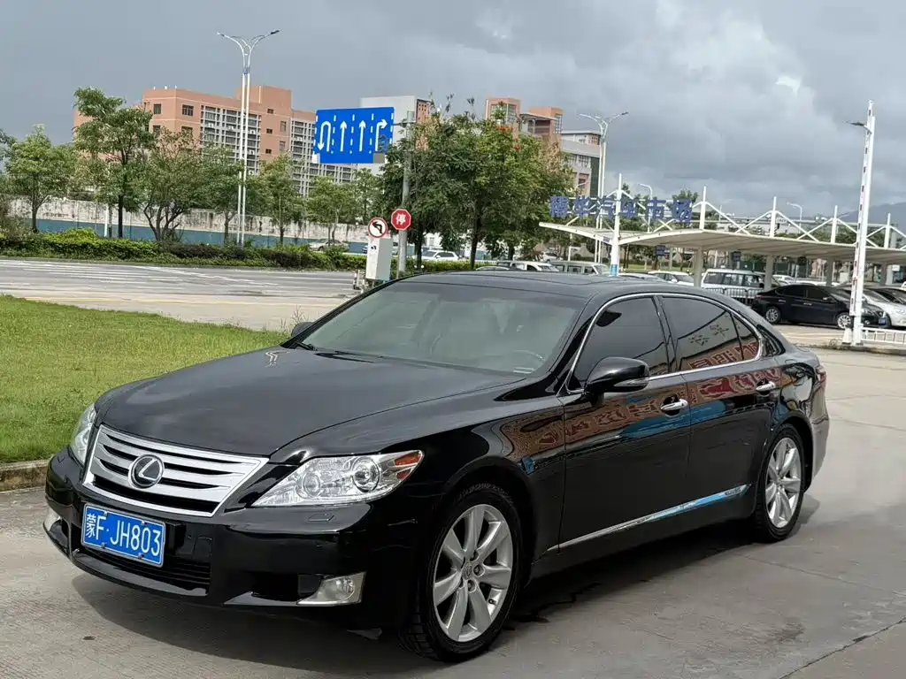Lexus LS