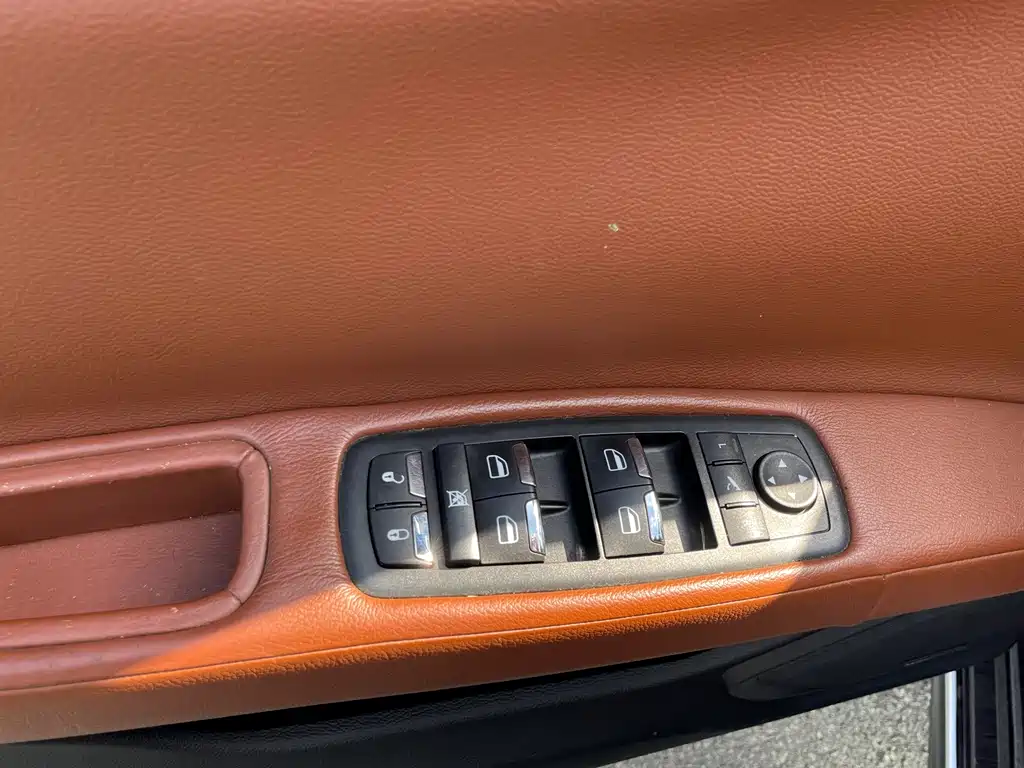 Maserati Quattroporte — миниатюра 4