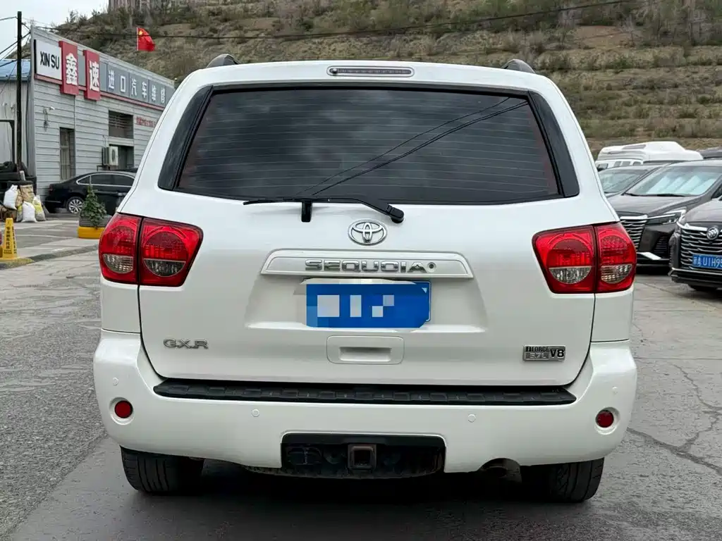 Toyota Sequoia 2015 5.7L