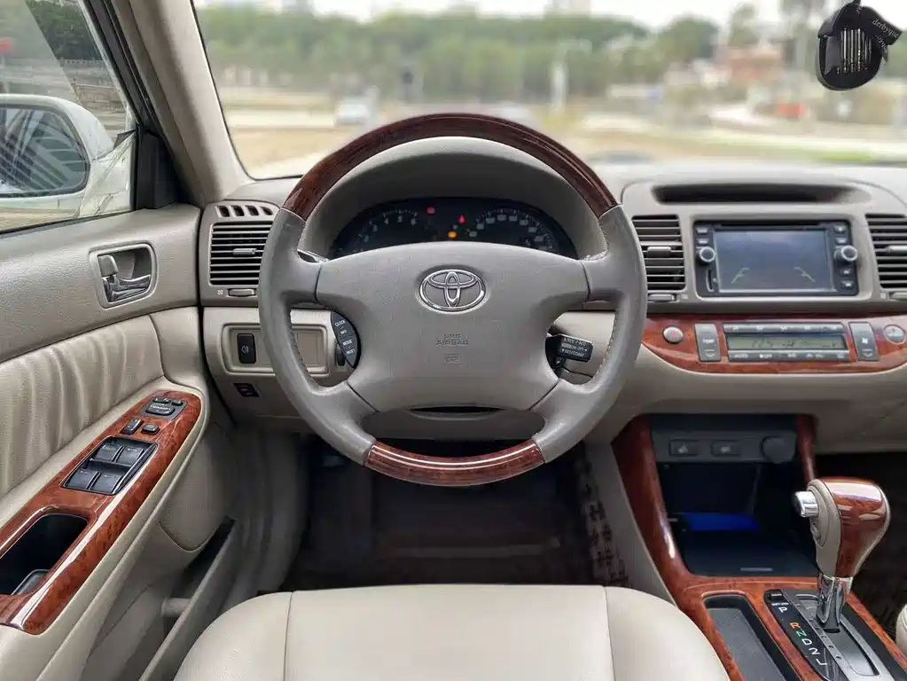 Toyota Camry — миниатюра 8