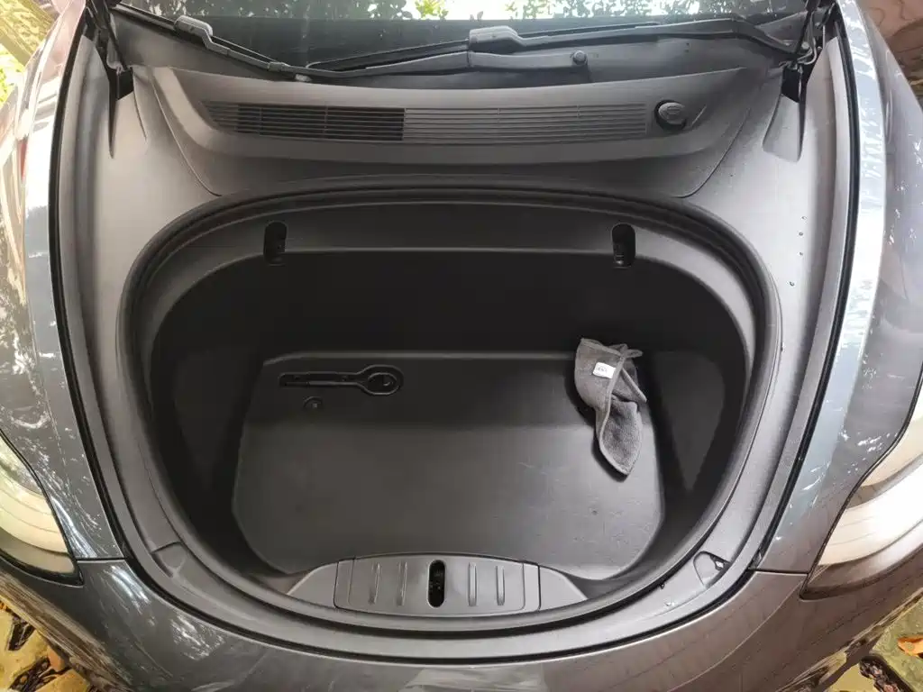 Tesla Model 3 — миниатюра 21