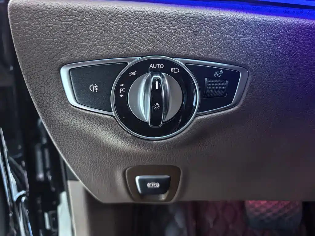 Mercedes-Benz E-Class — миниатюра 17