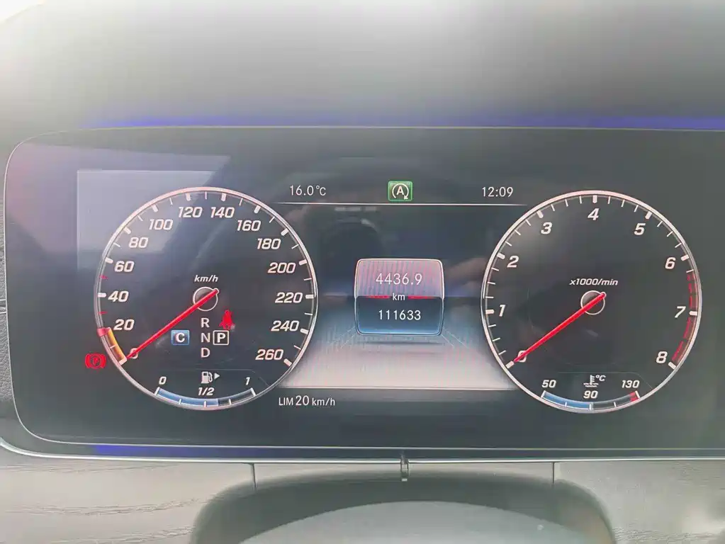 Mercedes-Benz E-Class — миниатюра 10