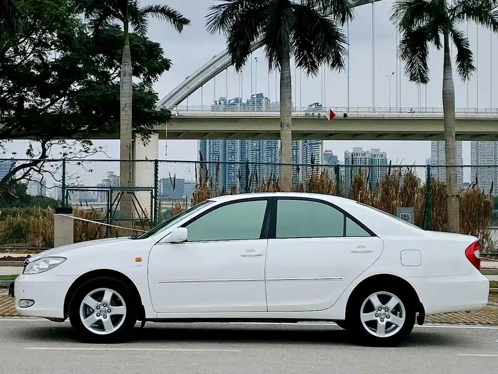Toyota Camry — миниатюра 2
