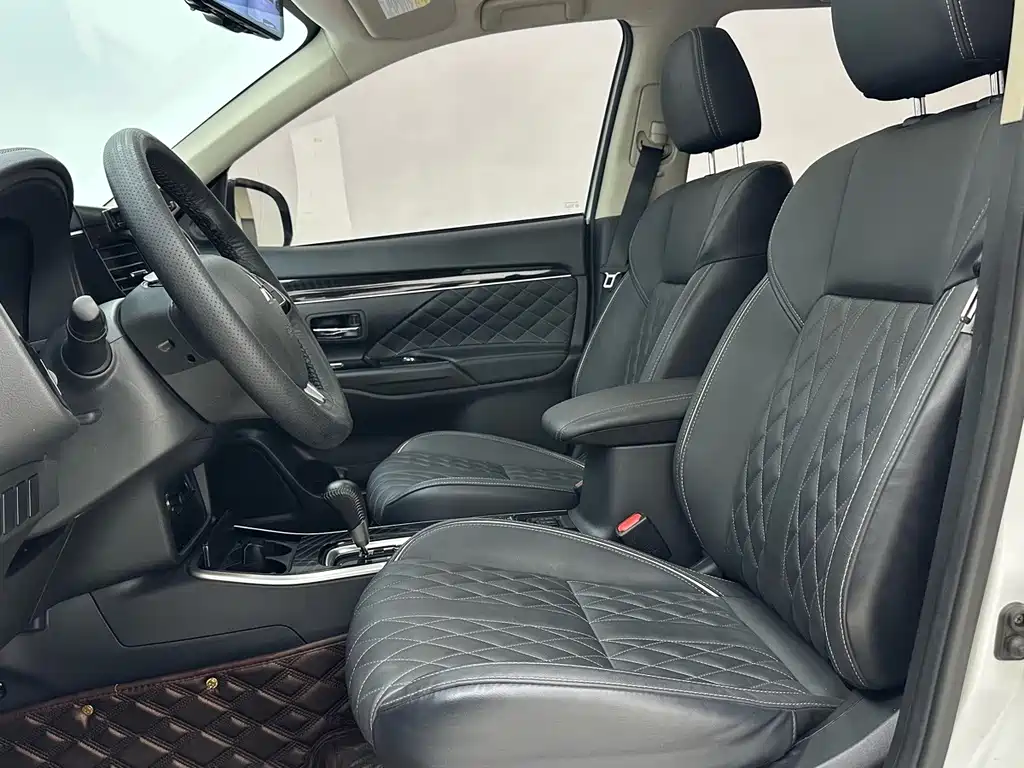 Mitsubishi Outlander — миниатюра 8