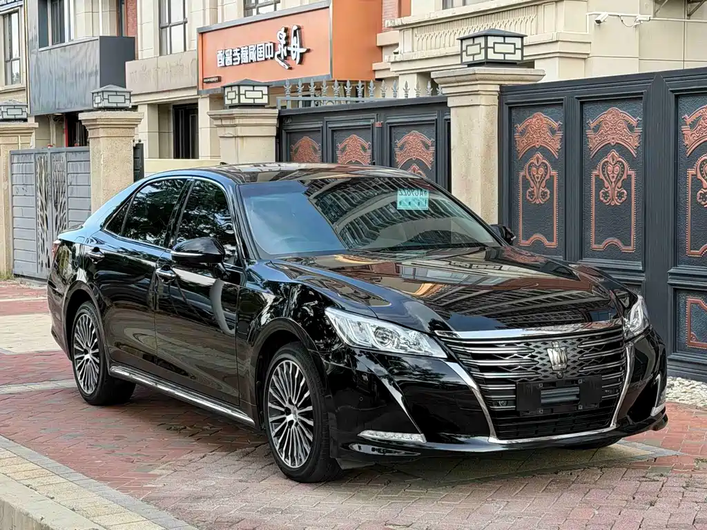 Toyota Crown — миниатюра 3