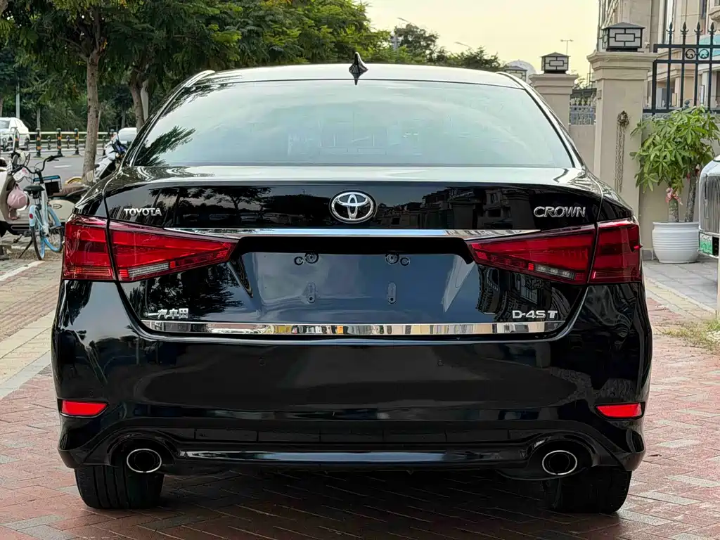 Toyota Crown — миниатюра 8