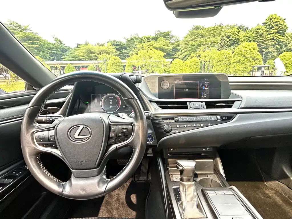 Lexus ES — миниатюра 17