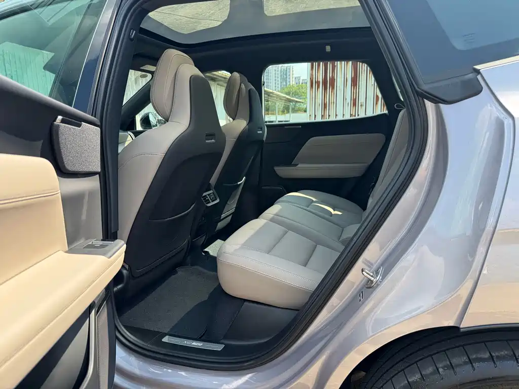 Volvo XC70 PHEV — миниатюра 7