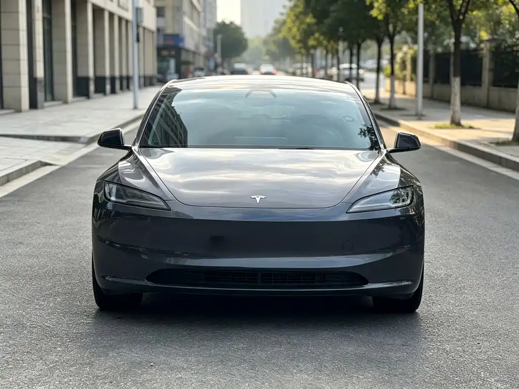 Tesla Model 3 — миниатюра 2