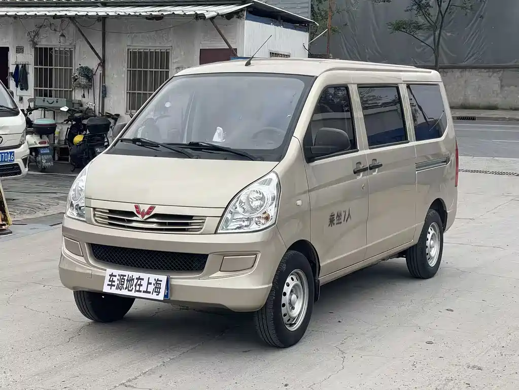 Wuling RongguangS S 2021 1.2L 7 местLSI