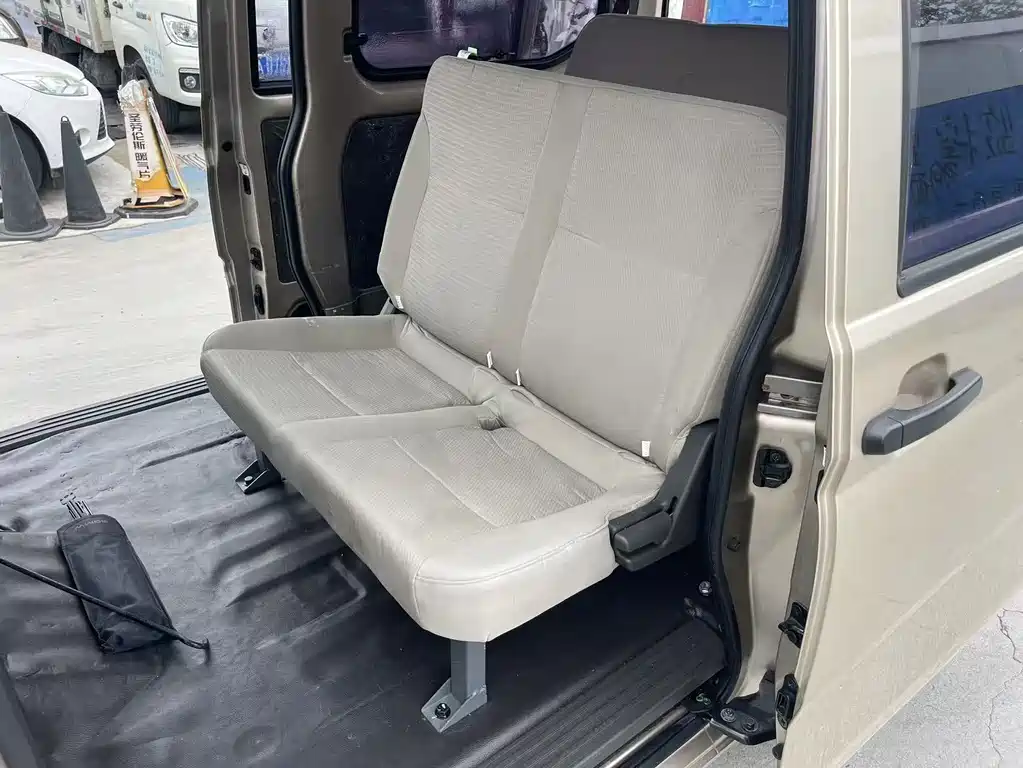 Wuling RongguangS S 2021 1.2L 7 местLSI
