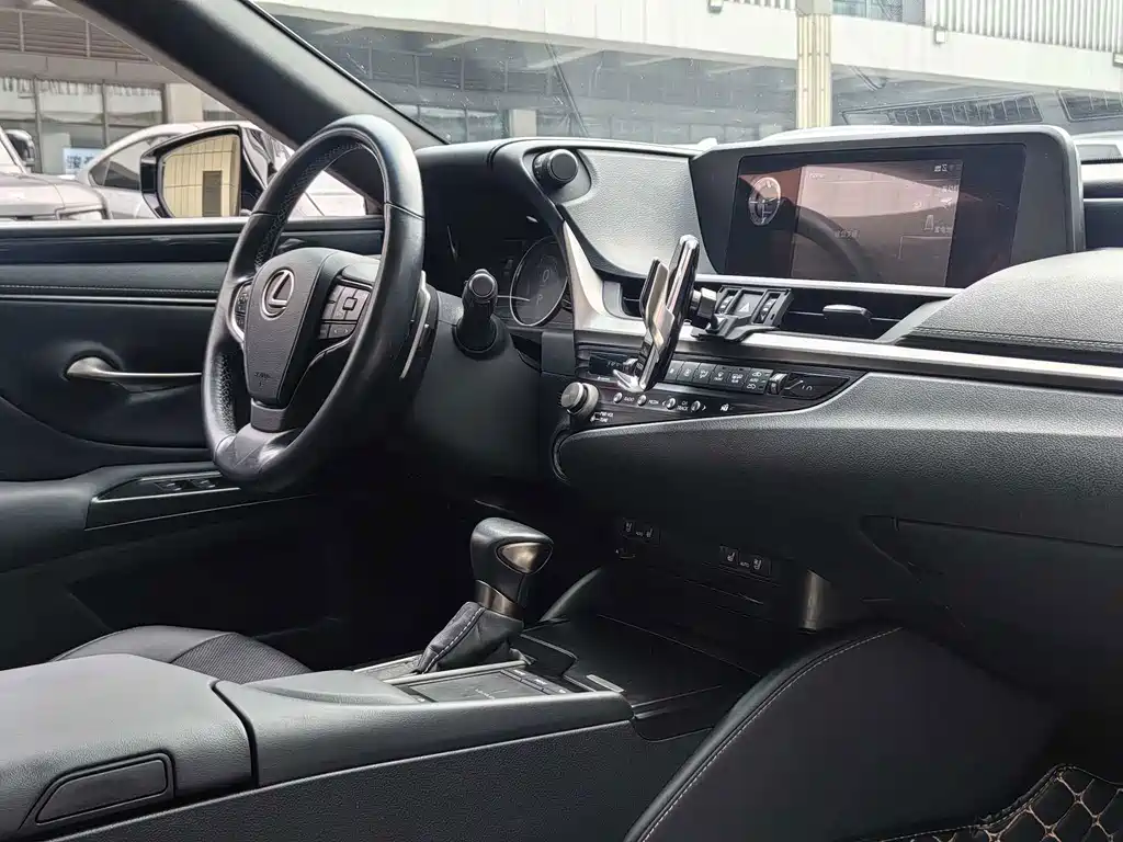 Lexus ES — миниатюра 20