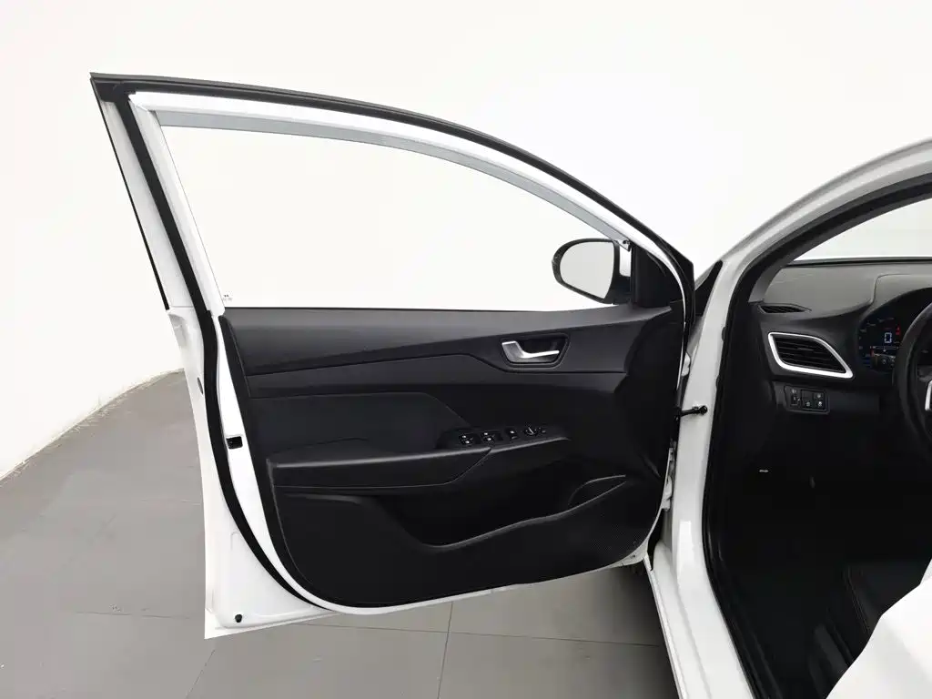 Hyundai Verna — миниатюра 8