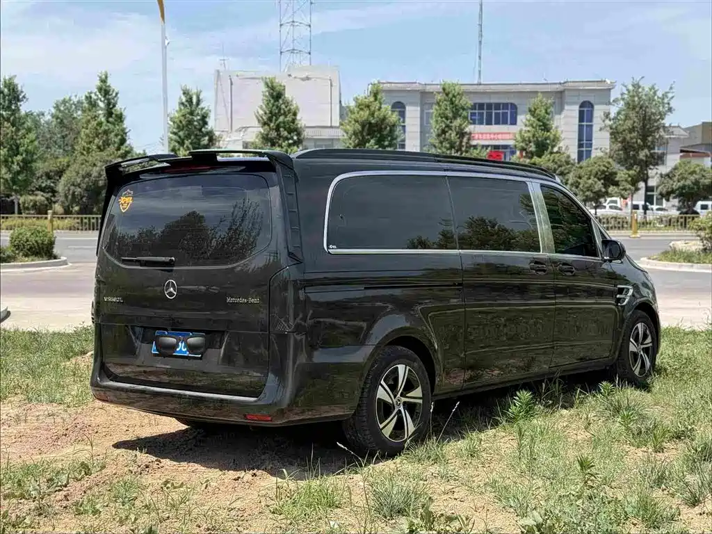 Mercedes-Benz Vito 2024 2.0T Elite 7 мест