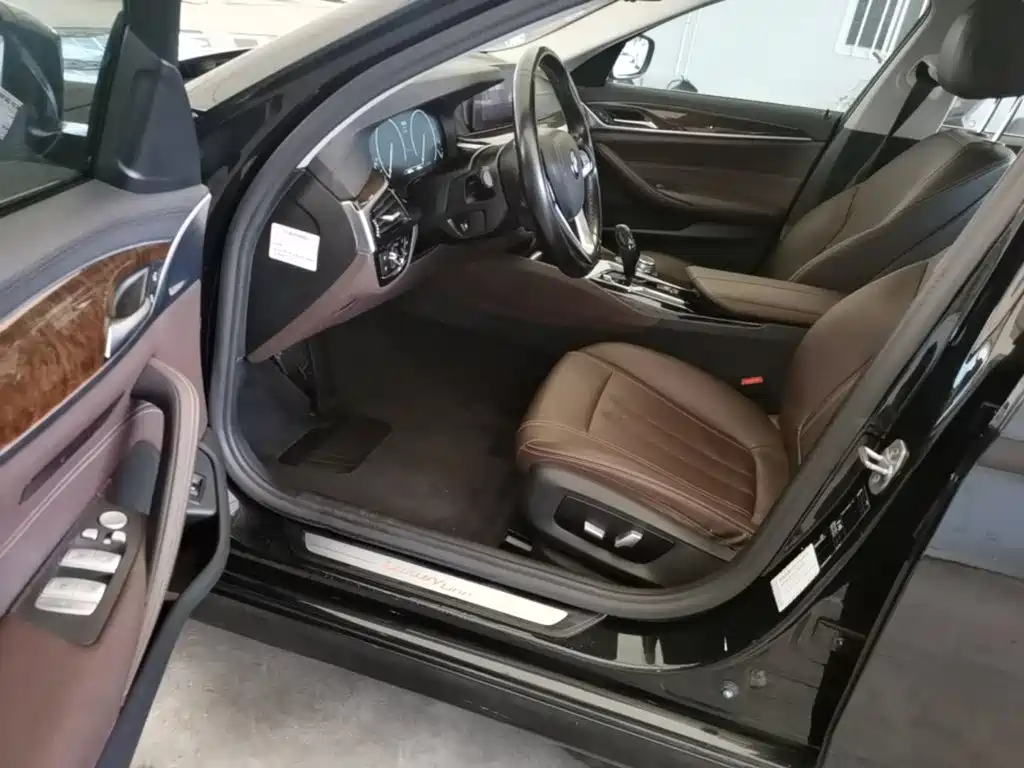 BMW 5 Series — миниатюра 15