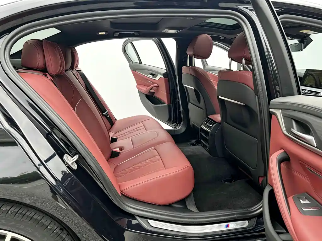 BMW 5 Series — миниатюра 6